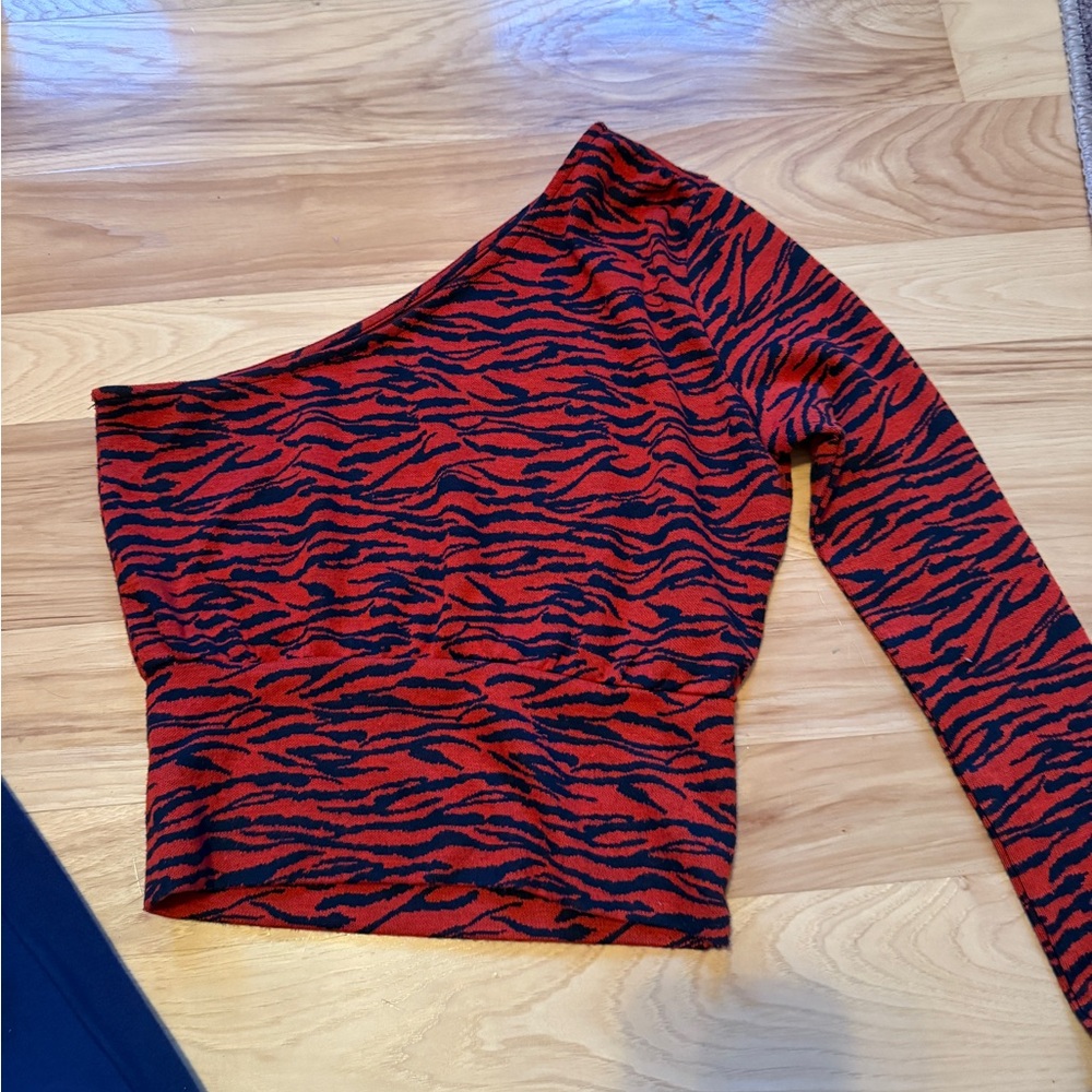 OU one shoulder zebra top